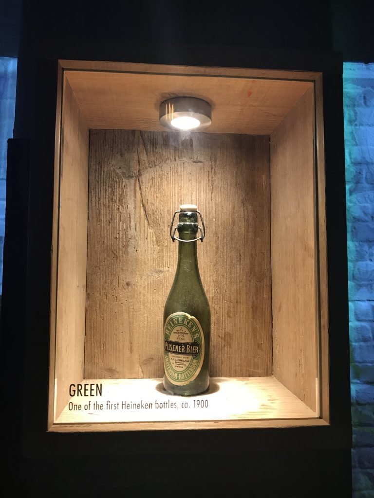 Primeira garrafa de cerveja Heineken